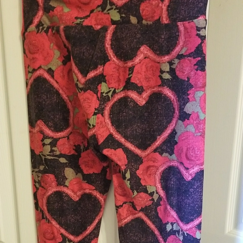 Lularoe OS Valentine's leggings. Never worn!